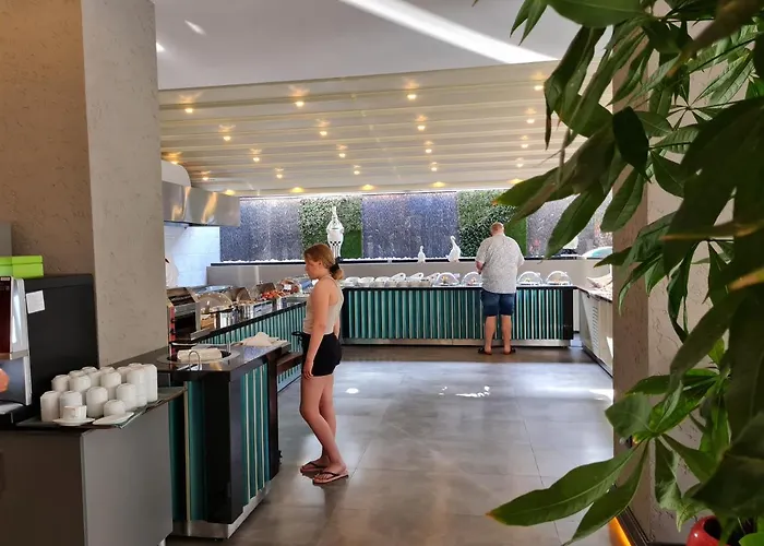 Flower Semesteranläggning (resort) 3*